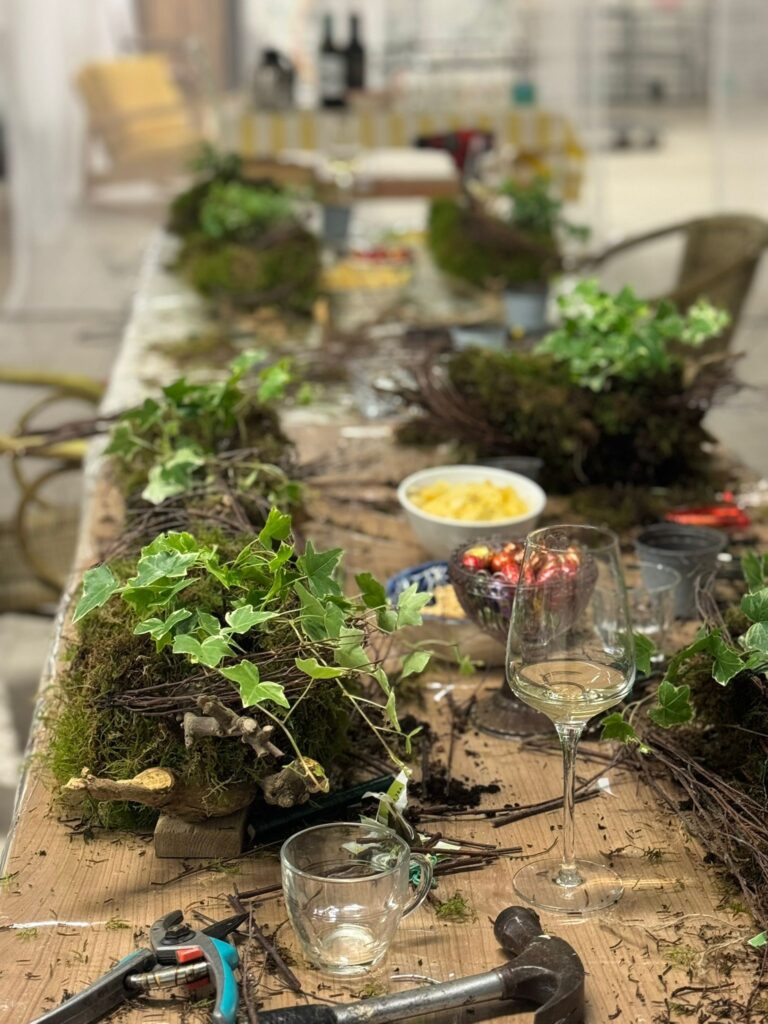 Een foto van de tafel tijdens een Paasworkshop bij Bloom & Beyond Reeuwijk